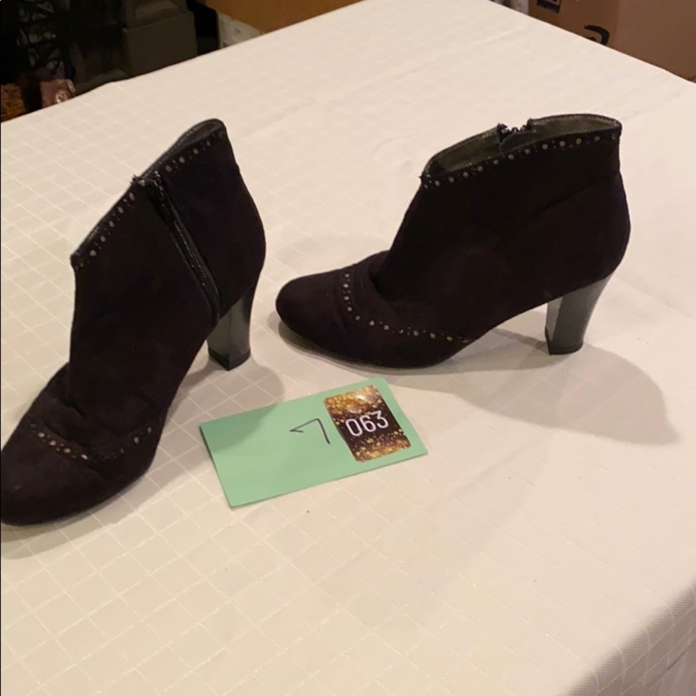 Short boots